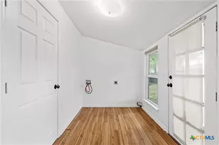 407 E 7th St, Cameron, TX 76520 - Photo 30