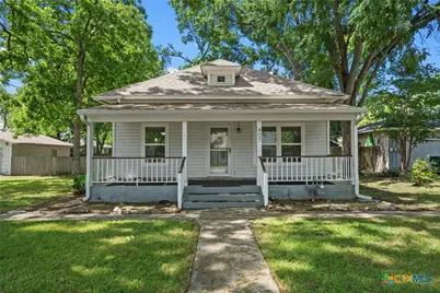 407 E 7th Street, Cameron, TX 76520 - Photo 2