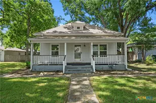 407 E 7th St, Cameron, TX 76520 - Photo 2