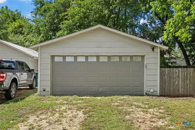 407 E 7th Street, Cameron, TX 76520 - Photo 4