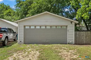 407 E 7th St, Cameron, TX 76520 - Photo 4
