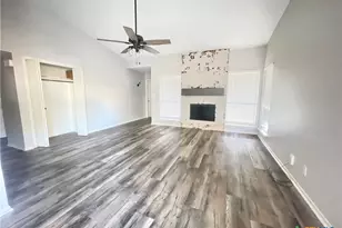 420 Londonderry Dr, Victoria, TX 77901 - Photo 2