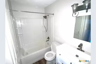 420 Londonderry Drive, Victoria, TX 77901 - Photo 6