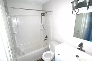 420 Londonderry Dr, Victoria, TX 77901 - Photo 6