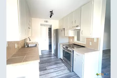 420 Londonderry Drive, Victoria, TX 77901 - Photo 4