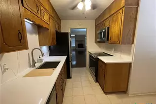 306 S Arnold St, Lampasas, TX 76550 - Photo 8