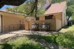 306 S Arnold St, Lampasas, TX 76550 - Photo 2