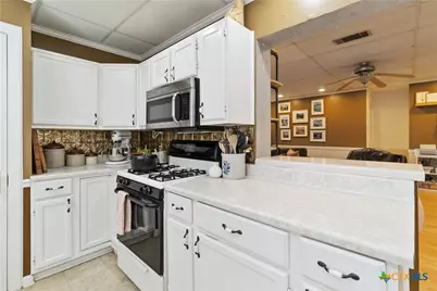 859 Pine Street, New Braunfels, TX 78130 - Photo 12