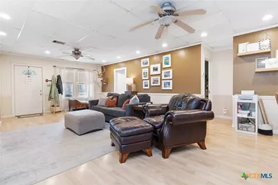 859 Pine Street, New Braunfels, TX 78130 - Photo 4