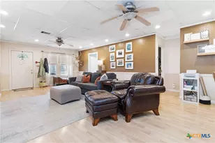 859 Pine St, New Braunfels, TX 78130 - Photo 4