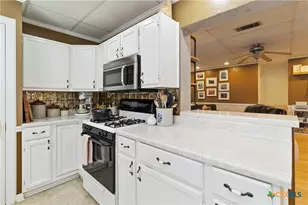 859 Pine St, New Braunfels, TX 78130 - Photo 12