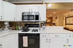 859 Pine St, New Braunfels, TX 78130 - Photo 14