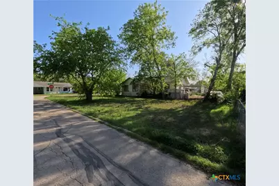 631 E Ireland Street, Seguin, TX 78155 - Photo 6