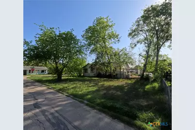 631 E Ireland Street, Seguin, TX 78155 - Photo 4