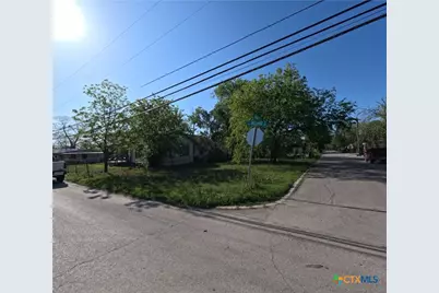 631 E Ireland Street, Seguin, TX 78155 - Photo 8