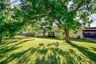 904 Iola St, Victoria, TX 77904 - Photo 6