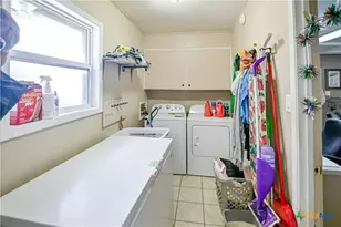 904 Iola St, Victoria, TX 77904 - Photo 18