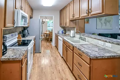 904 Iola Street, Victoria, TX 77904 - Photo 16