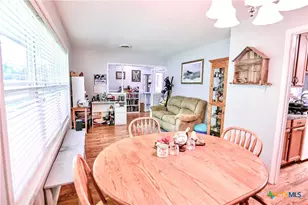 904 Iola St, Victoria, TX 77904 - Photo 8