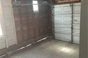 1805 E Guadalupe St, Victoria, TX 77901 - Photo 8