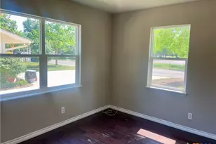 413 Vickers Ave, Seguin, TX 78155 - Photo 12