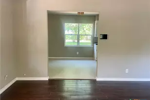 413 Vickers Ave, Seguin, TX 78155 - Photo 8