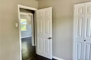 413 Vickers Ave, Seguin, TX 78155 - Photo 14