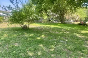 413 Vickers Ave, Seguin, TX 78155 - Photo 20