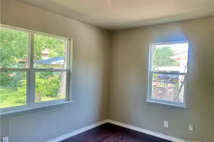 413 Vickers Ave, Seguin, TX 78155 - Photo 16