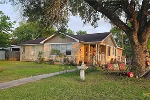 701 E Anaqua Ave, Victoria, TX 77901 - Photo 2