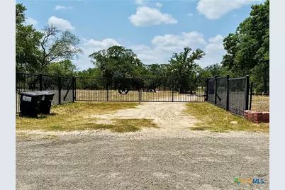 1657 County Road 434, Stockdale, TX 78160 - Photo 44