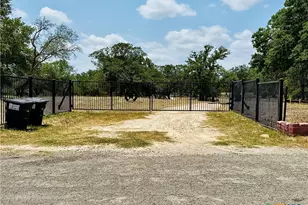 1657 County Rd 434, Stockdale, TX 78160 - Photo 44