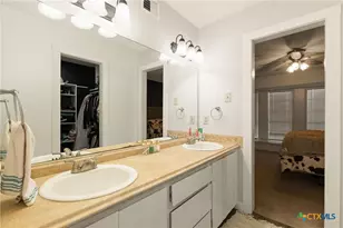 402 Teakwood Dr, Victoria, TX 77901 - Photo 12