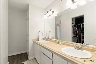 402 Teakwood Dr, Victoria, TX 77901 - Photo 10