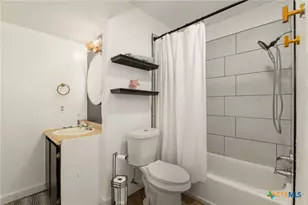 402 Teakwood Dr, Victoria, TX 77901 - Photo 16