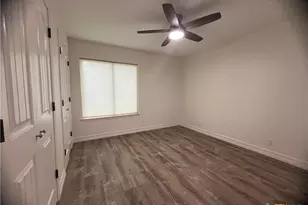 1033 Parkview Dr, Canyon Lake, TX 78133 - Photo 10