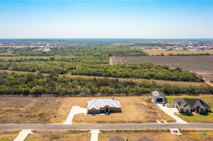 321 Farmhouse Dr, Marion, TX 78124 - Photo 2