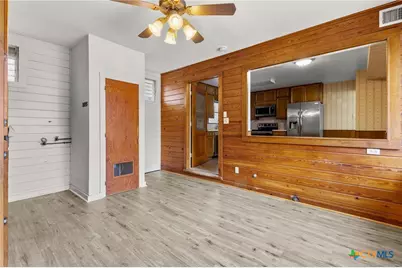 571 N Houston Avenue, New Braunfels, TX 78130 - Photo 10