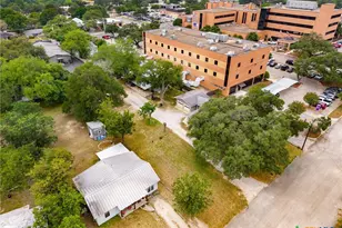 571 N Houston Ave, New Braunfels, TX 78130 - Photo 26