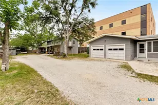 571 N Houston Ave, New Braunfels, TX 78130 - Photo 6
