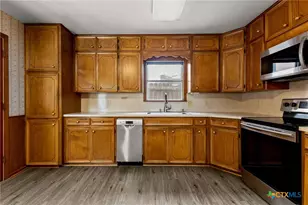 571 N Houston Ave, New Braunfels, TX 78130 - Photo 8