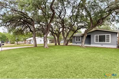 571 N Houston Avenue, New Braunfels, TX 78130 - Photo 4