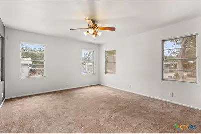 571 N Houston Avenue, New Braunfels, TX 78130 - Photo 16