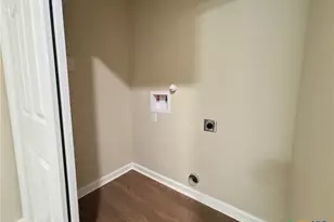 700 E 5th St, Nixon, TX 78140 - Photo 12