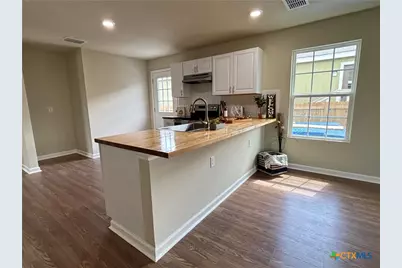 700 E 5th Street, Nixon, TX 78140 - Photo 6