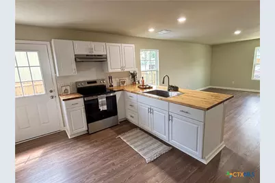 700 E 5th Street, Nixon, TX 78140 - Photo 4