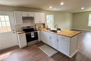 700 E 5th St, Nixon, TX 78140 - Photo 4