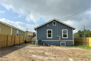 700 E 5th St, Nixon, TX 78140 - Photo 30