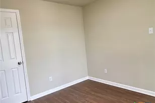 700 E 5th St, Nixon, TX 78140 - Photo 16