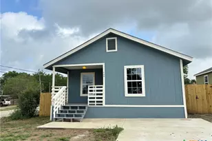 700 E 5th St, Nixon, TX 78140 - Photo 32